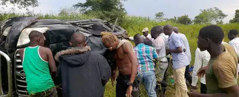 coco_finger_and_crew_being_rescued_after_car_overturns_in_nasty_accident (1)