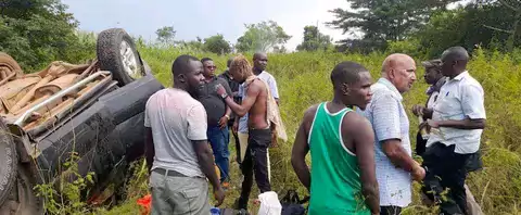 coco_finger_and_crew_being_rescued_after_car_overturns_in_nasty_accident (2)