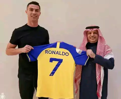 chrsitiano_ronaldo_with_al_nassr_football_club_owner
